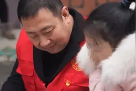 暖新闻｜“好爸爸”徐健，12年资助3个孩子上大学图片