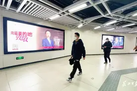 今天她们亮相武汉地铁，真美！图片