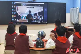 与外国友城学生视频连线，武汉小学生自信介绍家乡图片