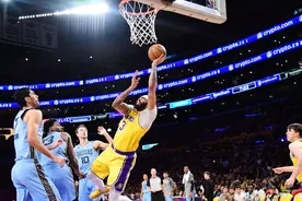 三胜一负！湖人势如破竹杀进西部第九图片