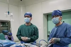 肩袖损伤误当肩周炎久治不愈，十堰人医骨关节科微创手术让老人快速好转图片