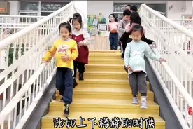 果然视频|衣服里揣气球，幼儿园小朋友体验母亲不易图片