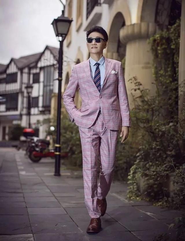 "小有名气后,73岁的胡海总是被人这样问到.如今的他身高1.