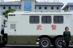 太酷了！看武警女兵卡点变装图片