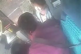 小女孩坐公交迷路   多方暖心接力找“妈妈”图片