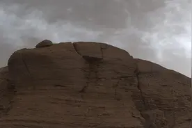 好奇号首次在火星拍到云隙光图片