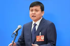 张文宏委员带来两份提案，都与老百姓看病有关图片