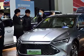 车企这波价格战杀疯了！奔驰宝马比亚迪加入战团，是清库存还是真让利图片