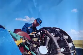 韶山：飞机机械师贺明以精湛技术和严谨的作风“护航”蓝天图片