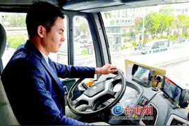 厦门加快推进大货车盲区预警设备安装使用 6229辆大货车完成扫“盲”图片