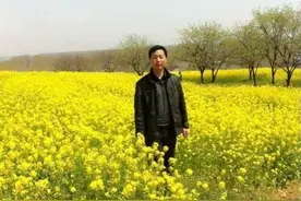 路遇油菜花图片