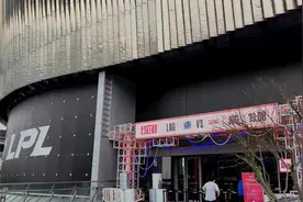 出票秒无、价格炒至十倍！线下消费强劲复苏，赛事、演唱会再现一票难求图片