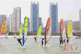 “驭风”少年    扬帆珠海图片