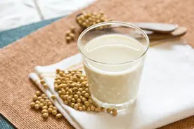 常喝豆浆，易得乳腺疾病？尿酸高能喝吗？4个豆浆小问题，一文讲清！图片