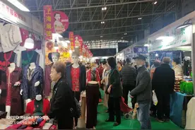 反季服饰促销忙 到南坪逛重庆春季服装博览会图片