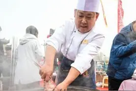 黄河岸边品鱼宴 内蒙古“黄河开河鱼节”启幕图片