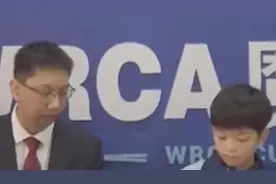 8岁男孩单手打破汉诺塔世界纪录