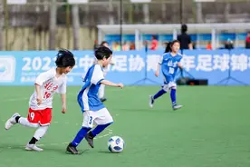 青少年足球锦标赛（重点城市组）开赛，北1区8队角逐图片