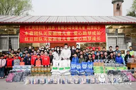 让爱传递下去！木森红豆团队爱心公益活动举行图片