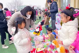 凝聚力量 让爱传递！高新区实验幼儿园举行爱心义卖公益活动图片