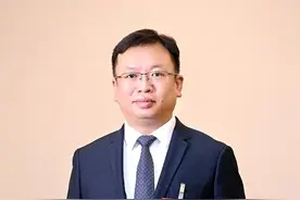 “建议放宽火车票改签期限，允许二次改签”图片
