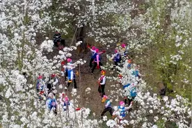 云南开远：非遗烟盒舞 舞动美好新生活图片