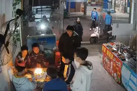 9名中学生花18元在小吃店过生日，老板一个举动引人泪目：想到了年少的自己图片
