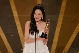 《瞬息全宇宙》横扫奥斯卡，杨紫琼喜获“影后”图片