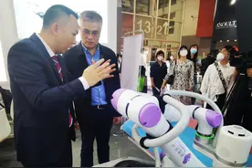 能做理疗、艾灸，医美行业AI机器人首度亮相第60届美博会图片