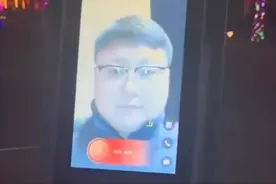 男子刷脸打卡必须笑着露牙才能通过，网友：你开心就好图片