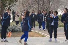 春日里的中国|长沙：樱花怒放  游人如织图片