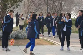 春日里的中国|长沙：樱花怒放  游人如织图片