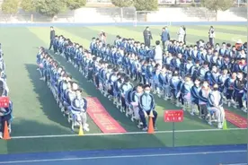 武汉这所中学举行中考百日誓师大会，毕业生代表勉励学弟学妹“纵有疾风骤雨，我自慨然前行”图片