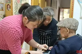 丈夫意外去世，她无怨无悔照顾生病公婆11年图片