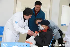 95岁危重症老人康复出院，滨医附院康复医学科让生命有效缓冲图片