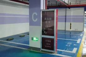 车位紧挨消防栓设计？整改！图片