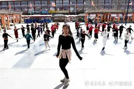 广场舞也有“正规军”，专业老师进社区公益培训图片