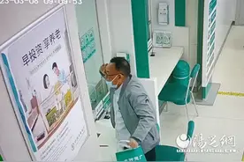 20年前存单支取不易 退伍老兵敬礼表感激图片
