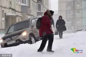 俄罗斯诺里尔斯克遭遇暴风雪图片