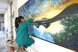 南大保洁阿姨又火了，学生“悄悄”为她办画展图片