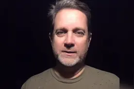 外国人赴华签证及入境政策调整，美国博主说81岁父亲迫不及待来中国视频封面