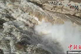 黄河壶口瀑布迎来“桃花汛”图片