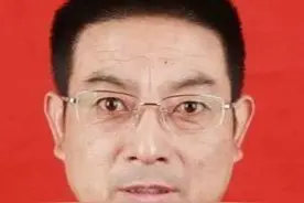 观看学生的旧照片有感图片