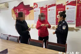 小学生捡到价值万元金手镯，父亲报警找到失主图片