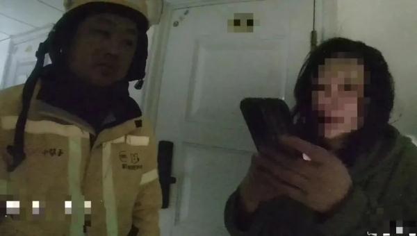 连送三单外卖给同一女子后，杭州小哥越想越不对劲，报警！