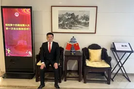 陈玉树为两会创作新时代古典家具图片