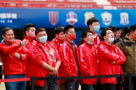 首个球迷开放日 河南嵩山龙门队在航体上演“公开课”图片