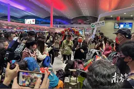 中国人寿以高质量金融保险服务助力恢复和扩大消费图片