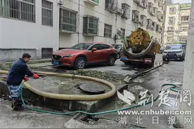 茅箭区二堰街道：协力清掏“化粪池” 共同缔造焕新颜图片