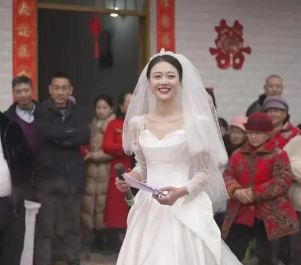 恭喜！他们结婚了！这场婚礼火了……